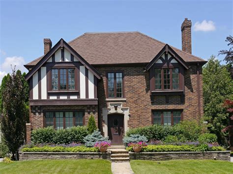 what is tudor style home